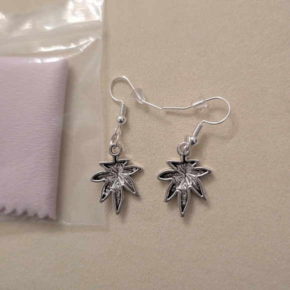 Handcrafted Silver Herbal Leaf Dangle Earrings New - Picture 2 of 3